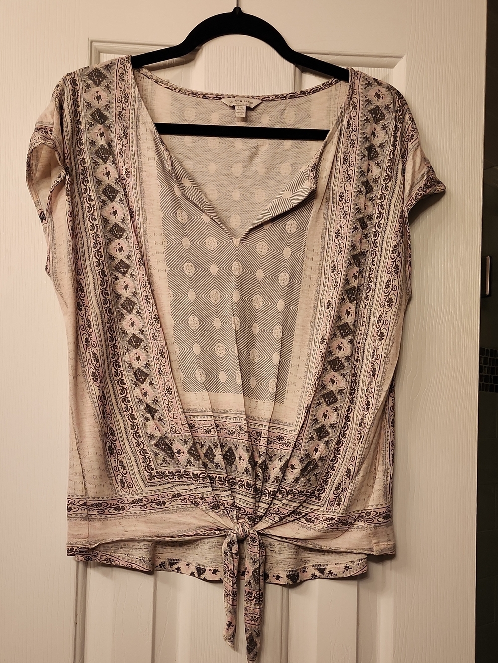 Lucky Brand Cream Blouse with Mauve and Gray Print - Tie Front